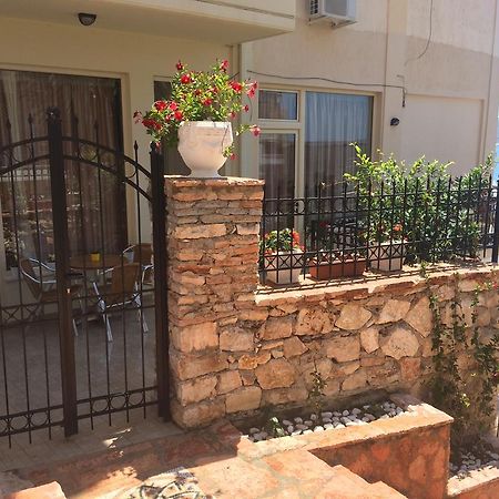 Berti Apartments Sarandë 外观 照片