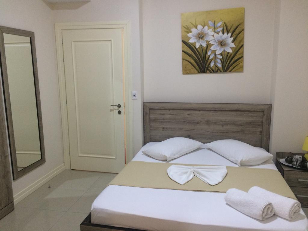 Berti Apartments Sarandë 外观 照片